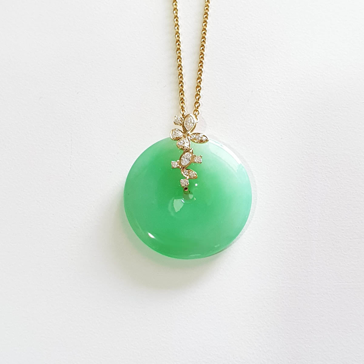 [Very Rare] Magnificent Good Translucency Brilliant Apple Green Jadeite Pendant (JAB008011)