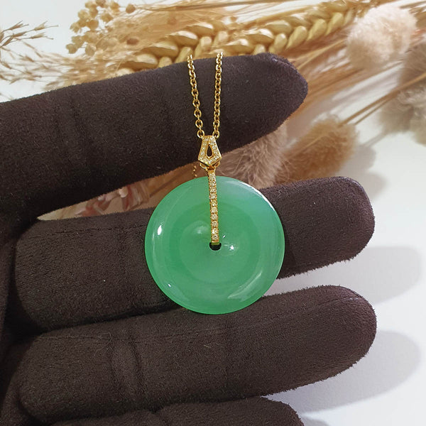 [Very Rare] Magnificent Good Translucency Brilliant Apple Green Jadeite Pendant (JAB002367) 1