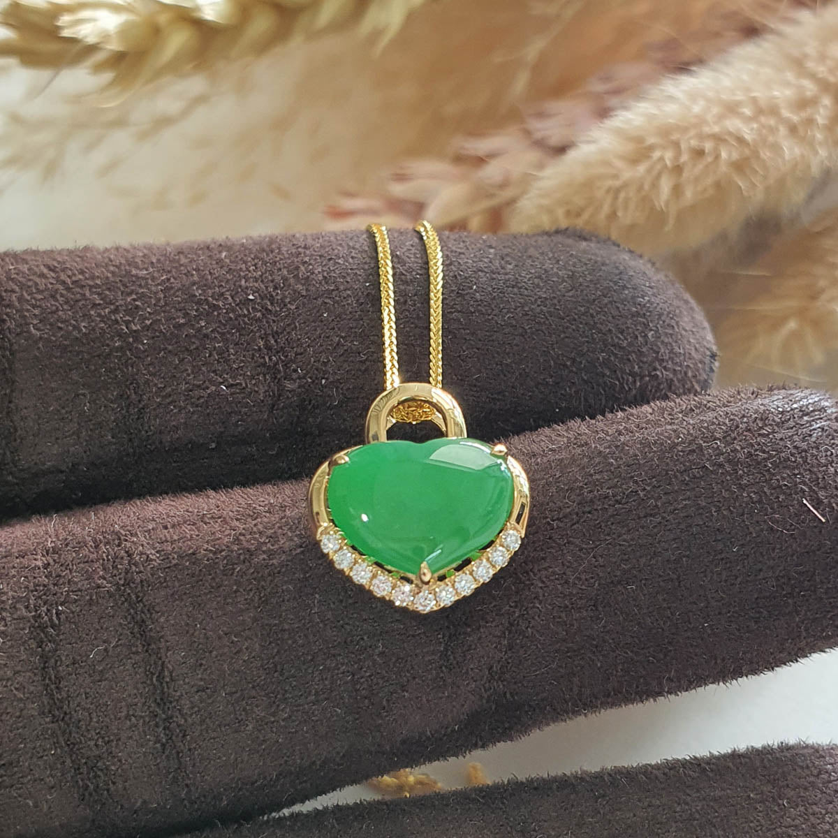 Translucent Brilliant Apple Green Jadeite “My Love” pendant (JAB005535) 1